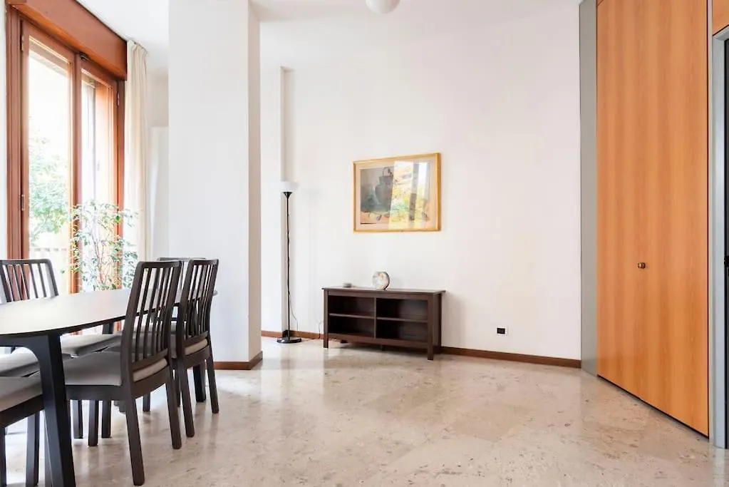 Quiet Apartment Arco Della Pace Milan Italy